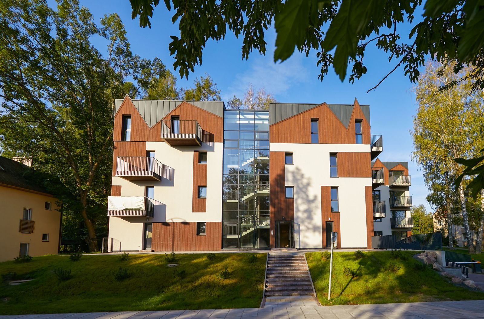 Lelijų Apartamentai - Vilnius, Lietuva | Yakiwood projektas Lelijų Apartamentai, Vilnius, Lietuva